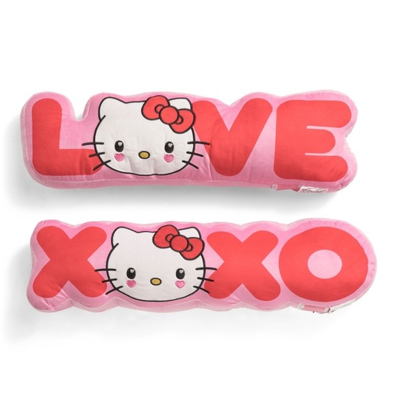 Pink & Red Pillows HELLO KITTY Set Of 2 Love Xoxo Sanrio Plush Kids Room NWT - Picture 1 of 3